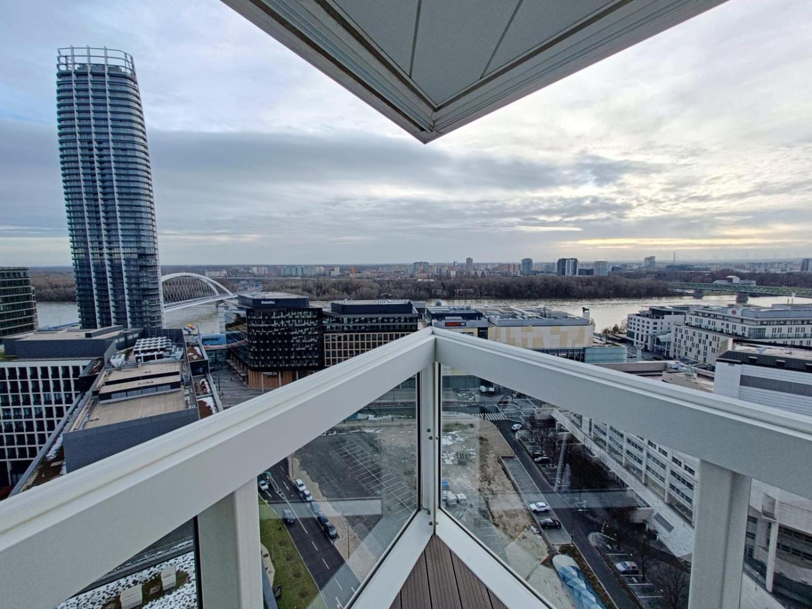 Sag Panorama Apartment 3 Rooms 19Th Floor Great View Free Parking Μπρατισλάβα Εξωτερικό φωτογραφία